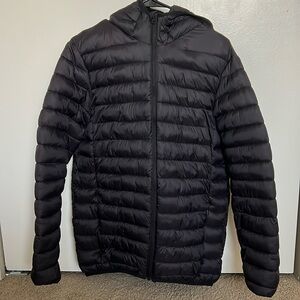 Men’s black puffer jacket size M